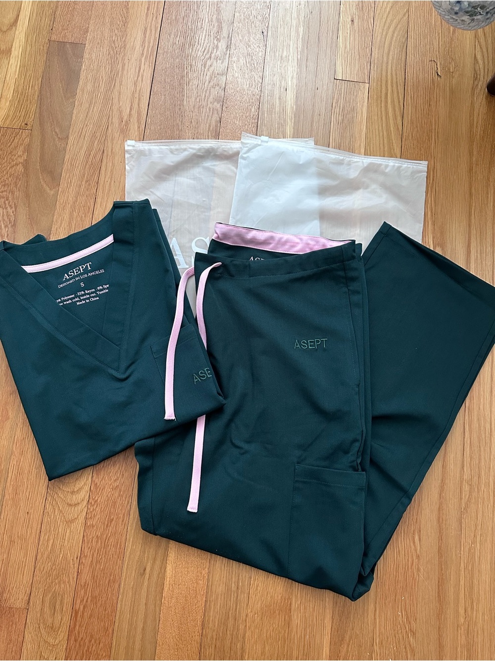 NWT ASEPT Forest Green Scrub Set - Top Size Small and Bottoms Size Small Petite